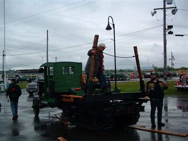 http://www.badgoat.net/Old Snow Plow Equipment/Trucks/Linn Tractor/Ernest Portner's Linn Logger/GW640H480-4.jpg